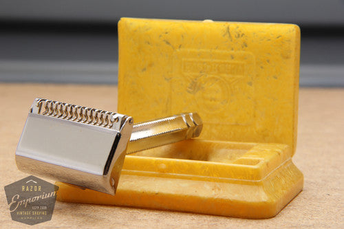 Ever-Ready 1912 Style Single Edge Safety Razor in Yellow Bakelite Snap Case