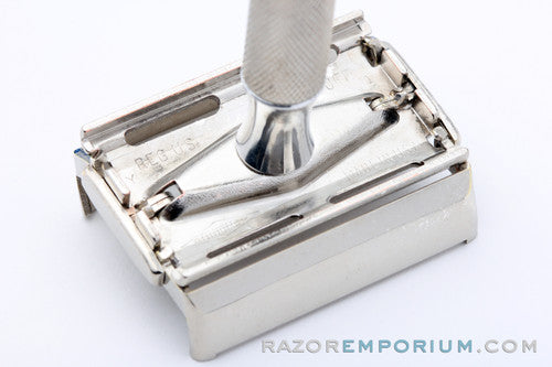 1953 Gillette Super Speed Double Edge in Blue Case Y3