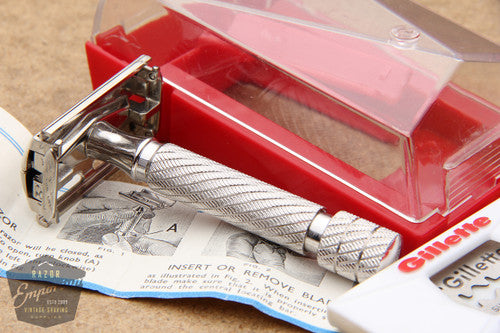 Gillette 1940's British Aristocrat DE Safety Razor in Red Case - Mint