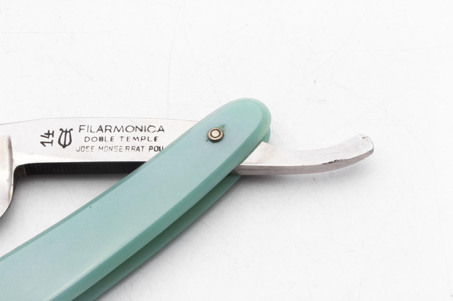 7/8" Filarmonica 14 Doble Temple Jose Monserrat Pou Straight Razor With Sea Foam Scales