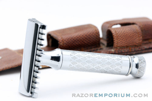 1930's Gillette De Luxe Norfolk Tuckaway Chrome Travel Set