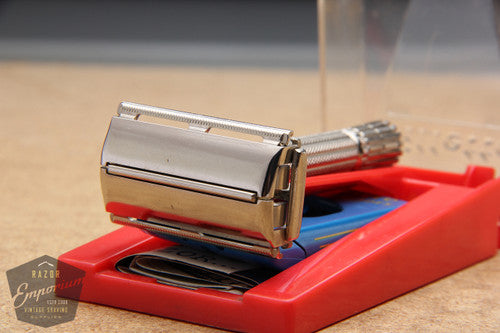 Gillette 1958 TV Super Speed Razor w/ Case - D1