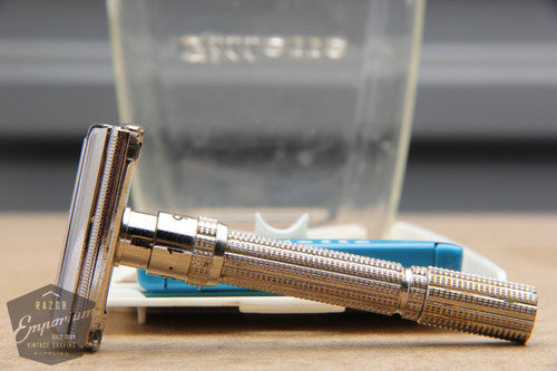 Gillette 1966 Slim Adjustable Safety Razor w/ Gold Case L2