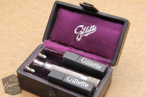 Gillette 1907 Single Ring Old Type Script Logo Set in Leather Case w/ Blade Banks