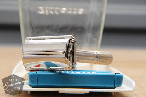 Gillette 1966 Slim Adjustable Safety Razor w/ Gold Case L2