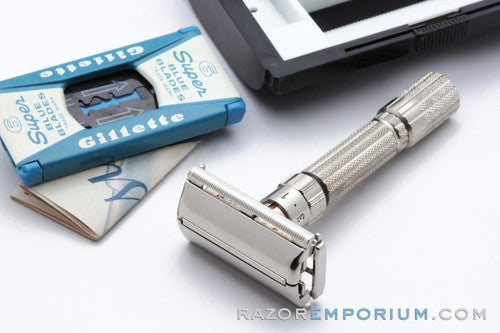 1959 Gillette Fatboy / $1.95 Adjustable DE Safety Razor in Case E2