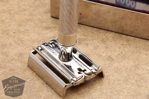 Gillette 1948 Rhodium Aristocrat No. 15 DE Safety Razor in Metal Case - Made in England