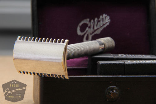 Gillette 1907 Single Ring Old Type Script Logo Set in Leather Case w/ Blade Banks