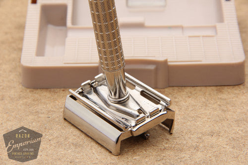 Gillette 1957 Regular / Flair Tip DE Super Speed in Tan Case - C1