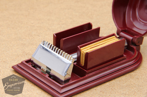 Gem 1930's Micromatic Single Edge Razor in Art Deco Case - Maroon