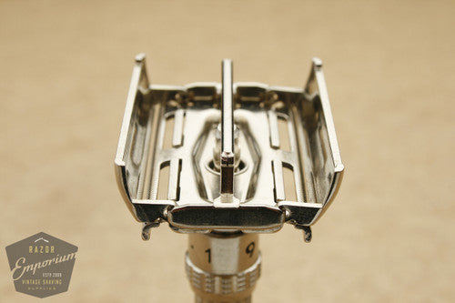 Gillette 1966 Slim Adjustable Safety Razor L4