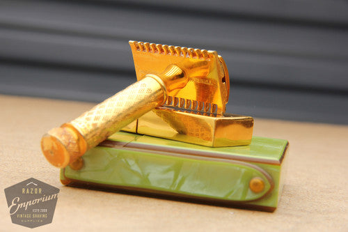 1933 Gillette Milady Decollete DE Safety Razor in Jade Case