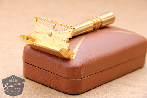 Gem 1940's Micromatic Clog Pruf Single Edge Safety Razor in Brown Case