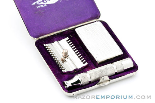 1930's Gillette NEW Norfolk / Tuckaway Style Travel DE Safety Razor Set