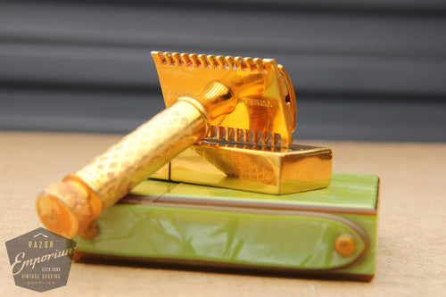 1933 Gillette Milady Decollete DE Safety Razor in Jade Case