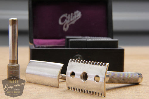 Gillette 1907 Single Ring Old Type Script Logo Set in Leather Case w/ Blade Banks