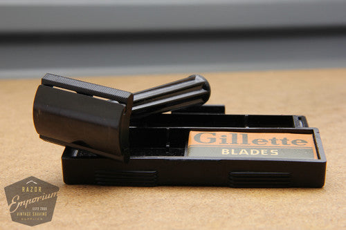 Gillette 1944 WWII Bakelite Handle Tech DE Safety Razor Set w/ Case