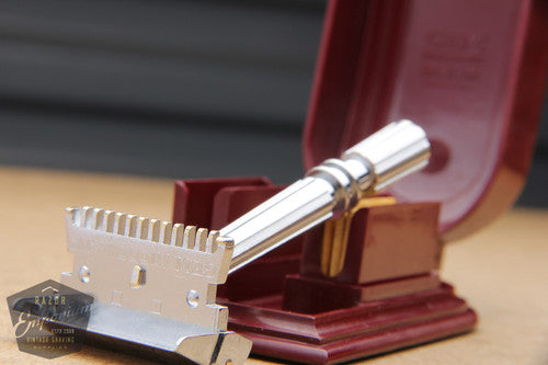 Gem 1930's Micromatic Single Edge Razor in Art Deco Case - Maroon