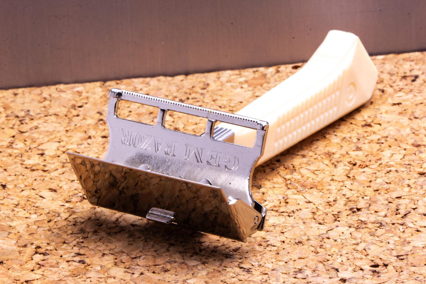 1950's Gem G-Bar Single Edge Razor with Cream Handle in Red Case |Original Condition