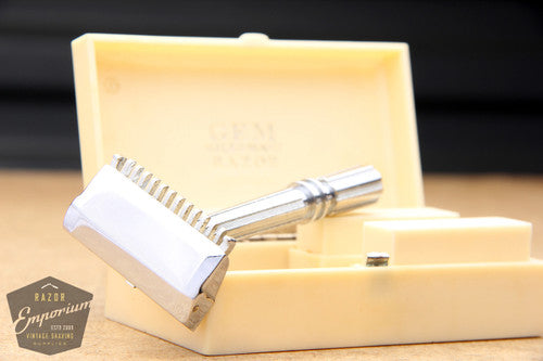 Gem 1930's Micromatic Single Edge Razor in Art Deco Case / White