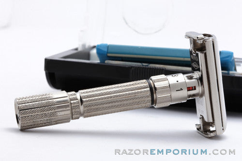 1959 Gillette Fatboy / $1.95 Adjustable DE Safety Razor in Case E2