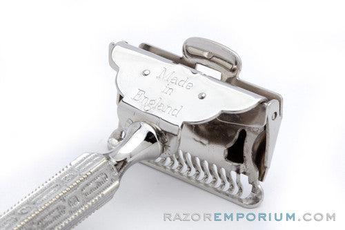 1930s Ever-Ready 1912 Style Chain Single Edge Razor with Mahoganite Box