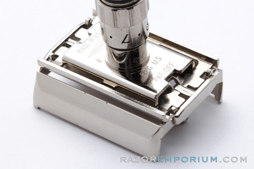 1959 Gillette Fatboy / $1.95 Adjustable DE Safety Razor in Case E2