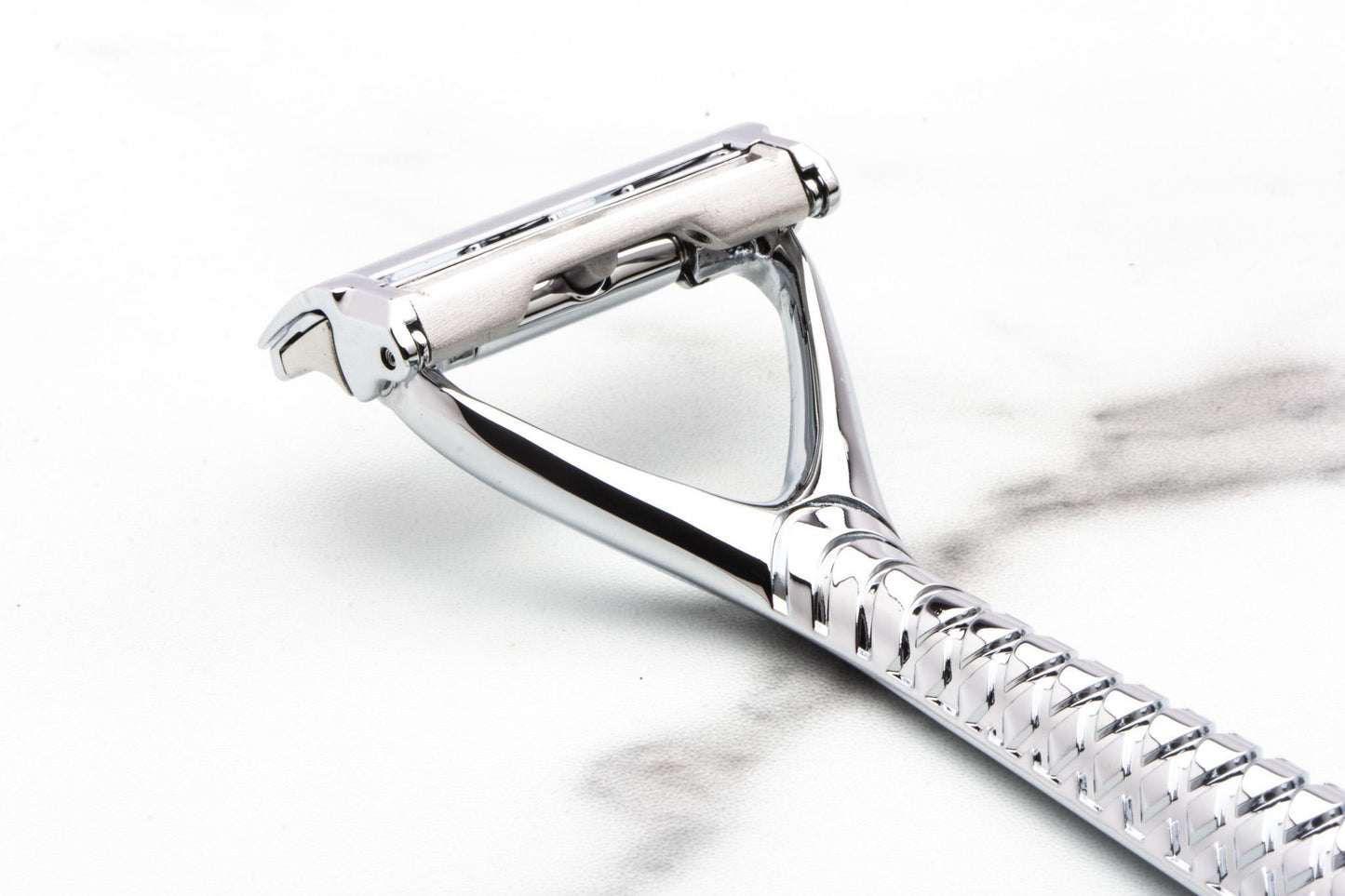 Leaf Two Razor | Double Blade Pivoting Razor - Chome