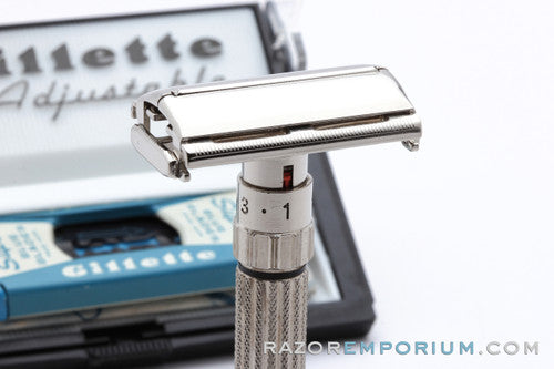 1959 Gillette Fatboy / $1.95 Adjustable DE Safety Razor in Case E2