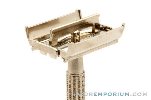 1959 E1 Gillette Regular Flair Tip Super Speed Safety Razor Set w/ Case & Blade Bank