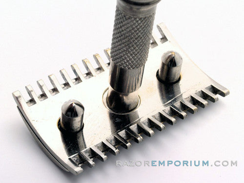Travel Tech Safety Razor w/ Metal Case