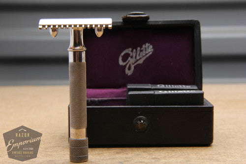 Gillette 1907 Single Ring Old Type Script Logo Set in Leather Case w/ Blade Banks