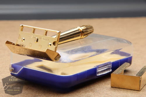 Gem 1940's Micromatic "Bullet Tip" Single Edge Safety Razor in Blue Case