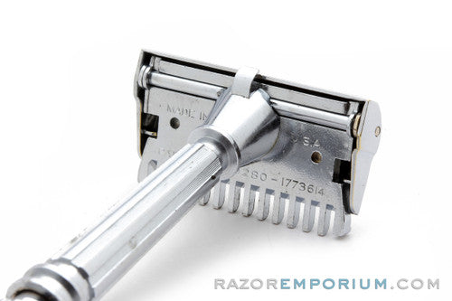 1940's Gem Micromatic SE Safety Razor w/ Cream Bakelite Case - Excellent