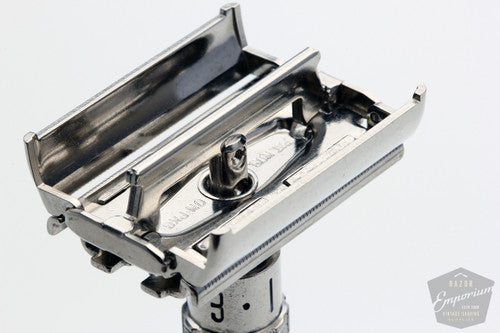 Gillette 1970 Super 109 Adjustable Double Edge Safety Razor