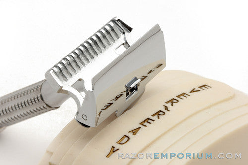 1930's Ever-Ready 1912 British Made Single Edge Safety Razor in Rare Cream Bakelite Art Deco Snap Case