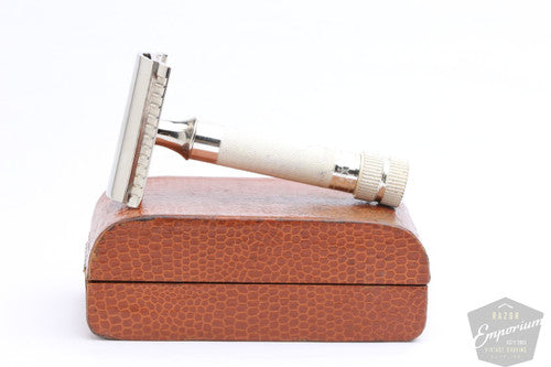 JA Henckels Zwillingswerk Double Edge Safety Razor in Case