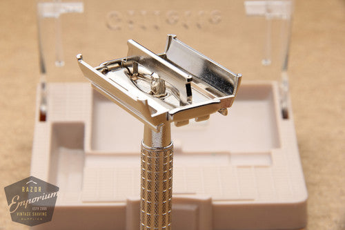 Gillette 1957 Regular / Flair Tip DE Super Speed in Tan Case - C1