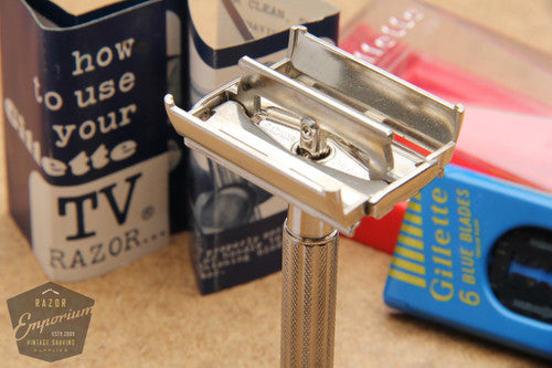 Gillette 1958 TV Super Speed Razor w/ Case - D1
