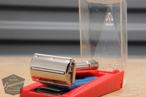 Gillette 1958 TV Super Speed Razor w/ Case - D1