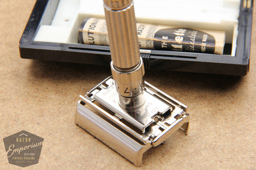 Gillette 1959 Fatboy / $1.95 Adjustable DE Safety Razor in Case - E2