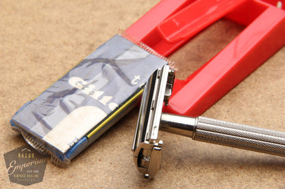 Gillette 1958 TV Super Speed Razor w/ Red Case - D1