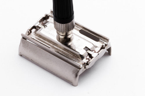 1971 Gillette G1000 Tech Slim Twist DE Safety Razor