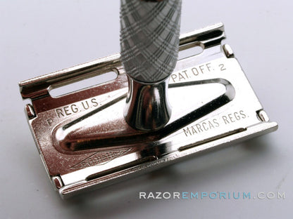 1970 P2 Gillette Ball End Tech Travel Spiral Handle Razor Marcus Regs w/ Blades & Case