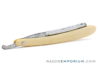 9/16 Fernando Esser Straight Razor | French tip