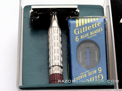 1958 D1 Gillette Heavy Red Tip DE Super Speed Safety Razor Fishing Kit w/ Case, Lure & Blade Bank - New Old Stock