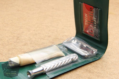 Gillette 1960's Spiral Handle Ball End Tech Safety Razor w/ Green Travel Pouch - Made in England