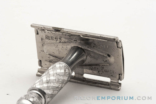 1970 P2 Gillette Ball End Tech Travel Spiral Handle Razor