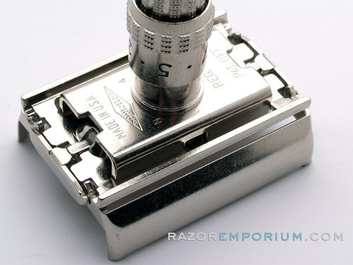 1968 N4 Gillette Slim Adjustable Double Edge Safety Razor Set w/ Case & Blade Bank