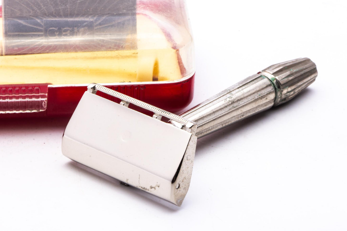 1940's Gem Micromatic "Bullet Tip" Single Edge Safety Razor in Original Case | Original Condition